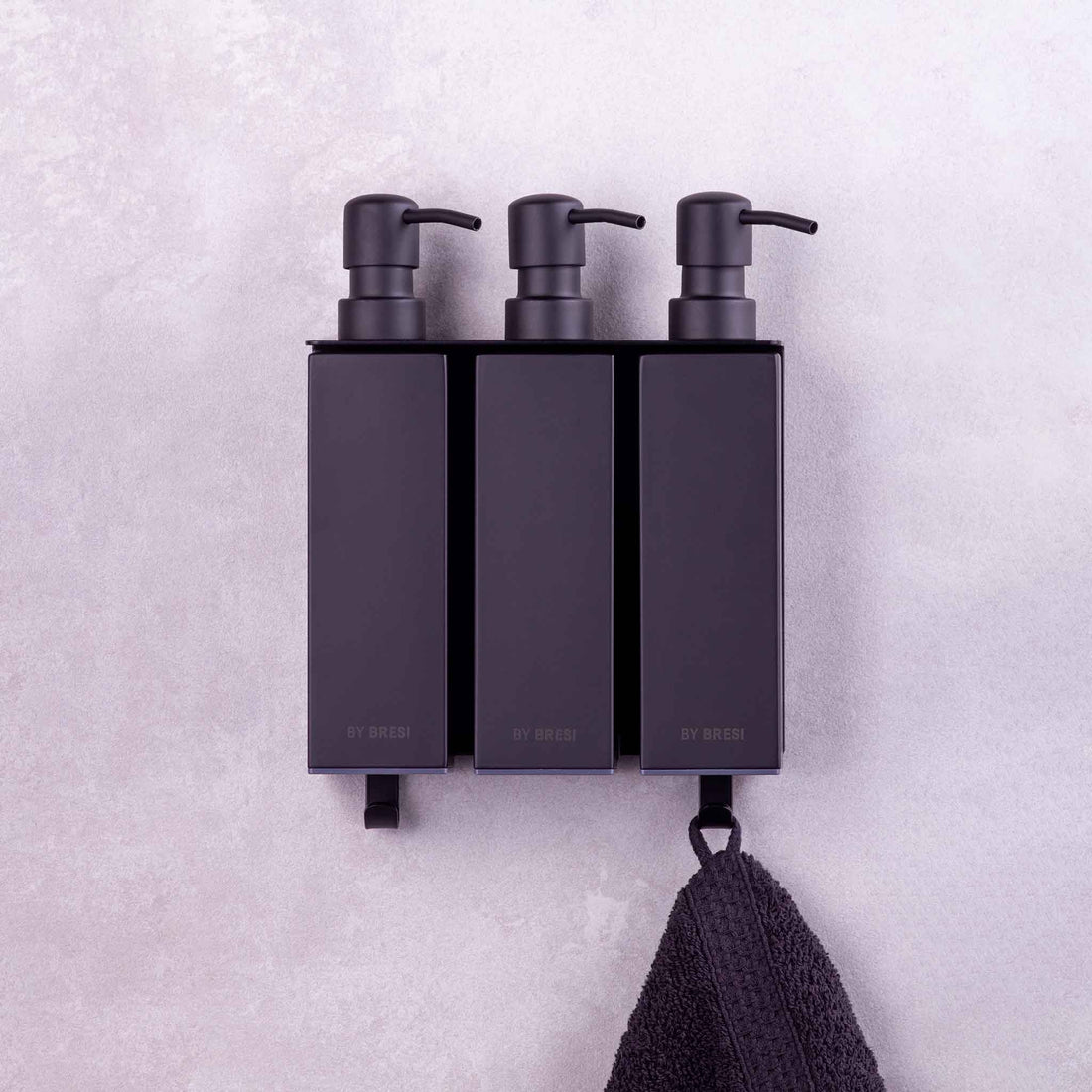 Zeepdispenser 3 reservoirs - Mat zwart - Witte tegel