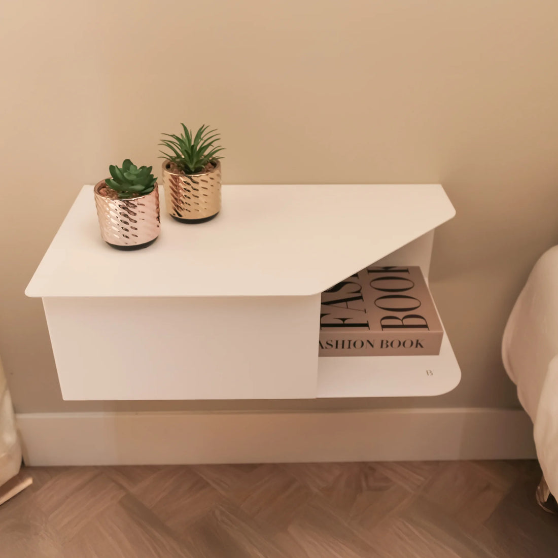 Nachtkastje riva links wit 01