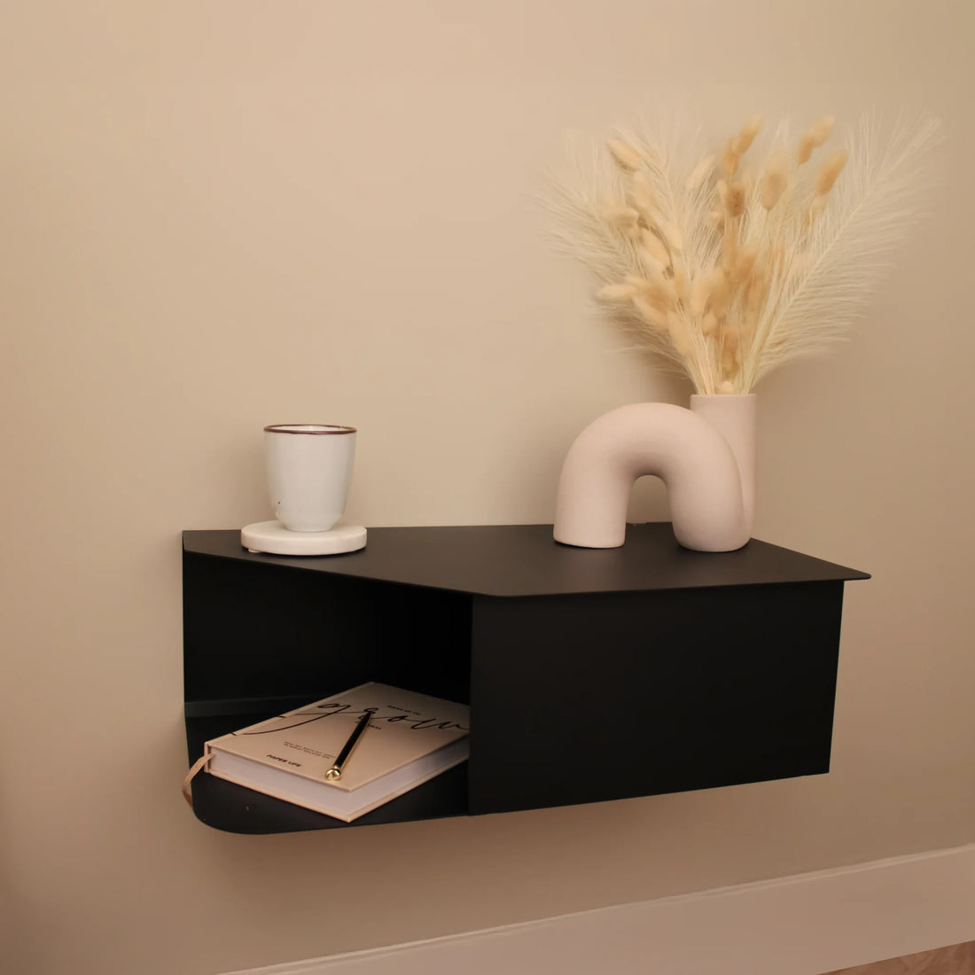 Nachtkastje riva rechts zwart 01